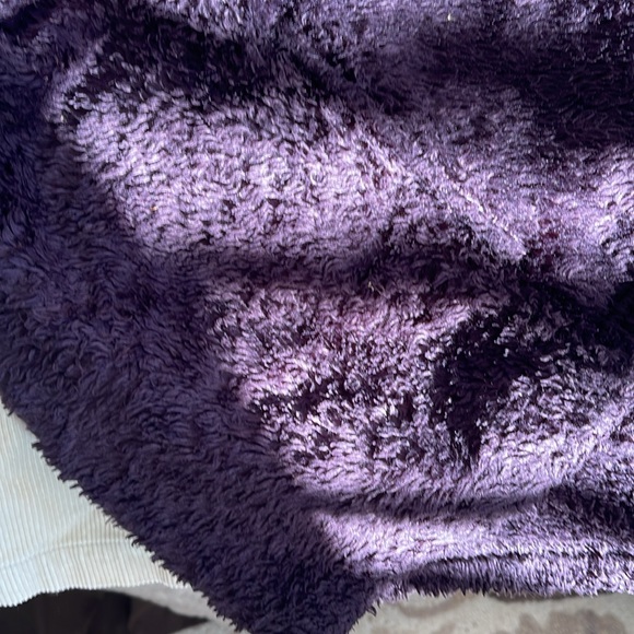 Girl’s Deep Purple Patagonia Jacket - Picture 7 of 7